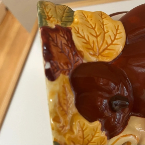 Fall Pumkin Salt And Pepper Shaker Set and Napkin Holder - Picture 9 of 9